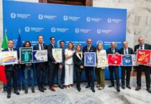 Un francobollo speciale per celebrare il centenario del Tridente Maserati