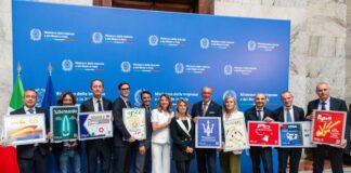 Un francobollo speciale per celebrare il centenario del Tridente Maserati