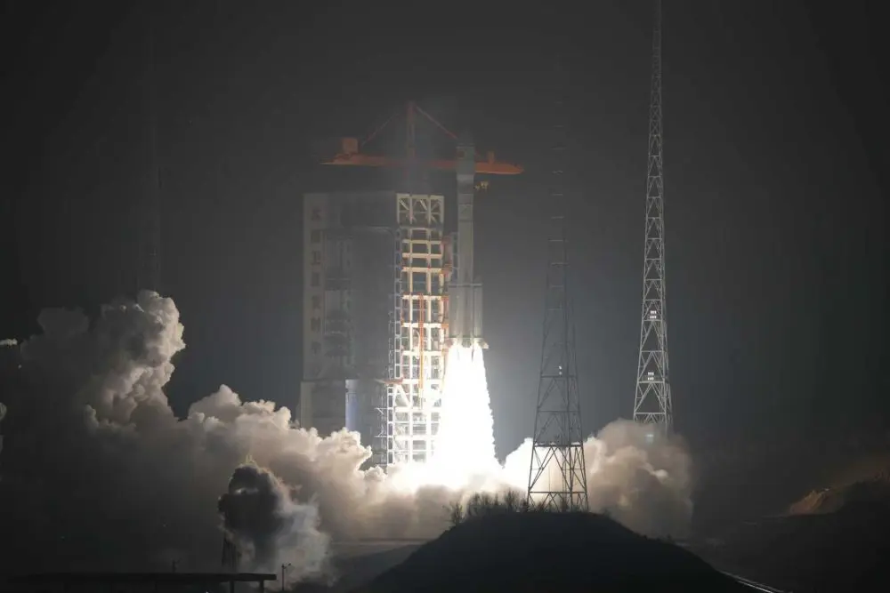 La Cina lancia nuovi satelliti Internet nello spazio