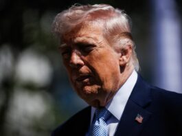 Trump traballa tra guerra messianica ed Epstein Files