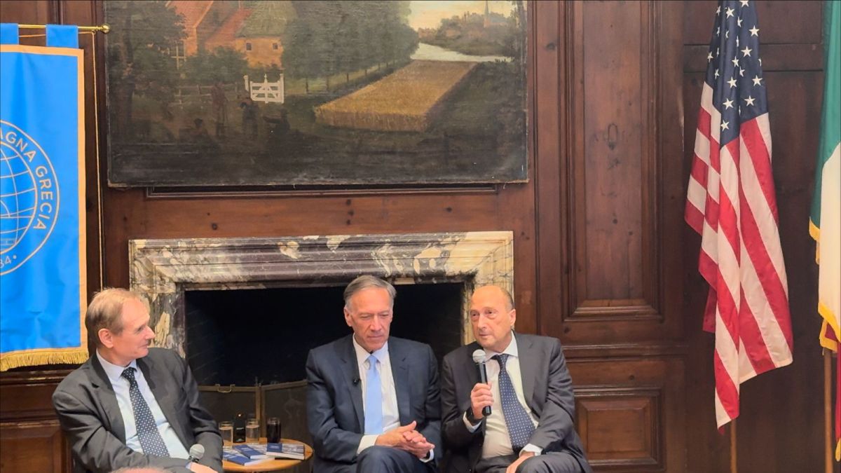 geronimo it d-di-matto-picchia-gli-agenti-e-finisce-dentro-A2426 010