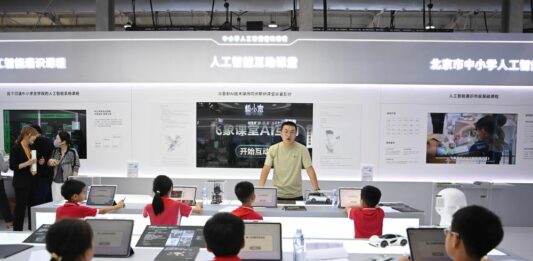 La Cina accelera sul digitale e introduce l’IA nelle scuole