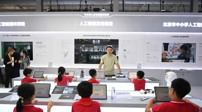 La Cina accelera sul digitale e introduce l’IA nelle scuole