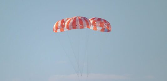 Artemis 2 missione compiuta, Orion è tornata sulla Terra