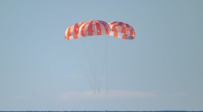 Artemis 2 missione compiuta, Orion è tornata sulla Terra