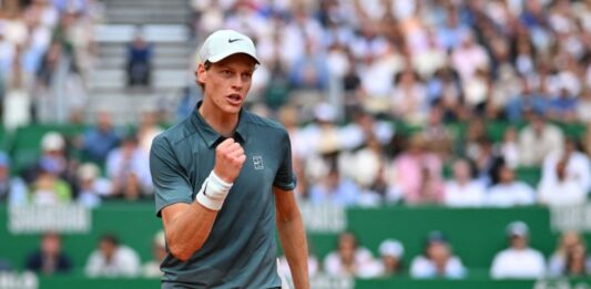 Sinner vola in finale a Montecarlo, battuto Zverev in due set