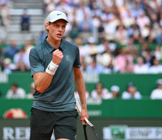 Sinner vola in finale a Montecarlo, battuto Zverev in due set