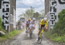 La Parigi-Roubaix a Wout Van Aert, battuto in volata Tadej Pogacar