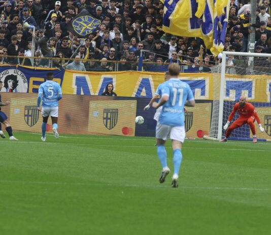 Il Parma rallenta la rincorsa del Napoli, al Tardini finisce 1-1