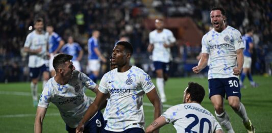 Da 2-0 a 3-4, l’Inter vince a Como in rimonta e vola a +9 sul Napoli