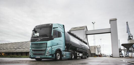 Volvo lancia nuovi camion elettrici con un’autonomia fino a 700 km