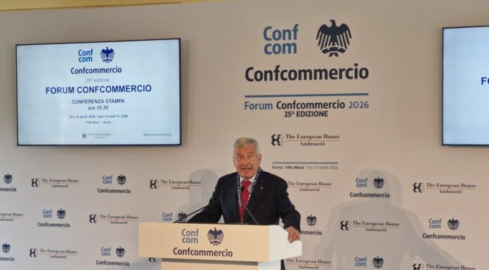 Confcom, crescita +0,3% nel 2026 e rischio stagnazione