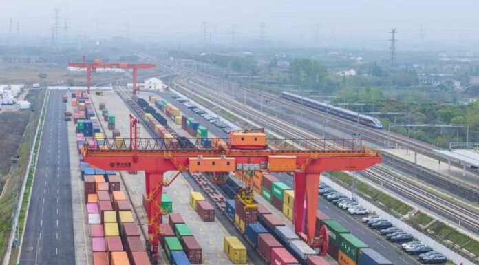 Cina, commercio estero in aumento del 15% nel primo trimestre