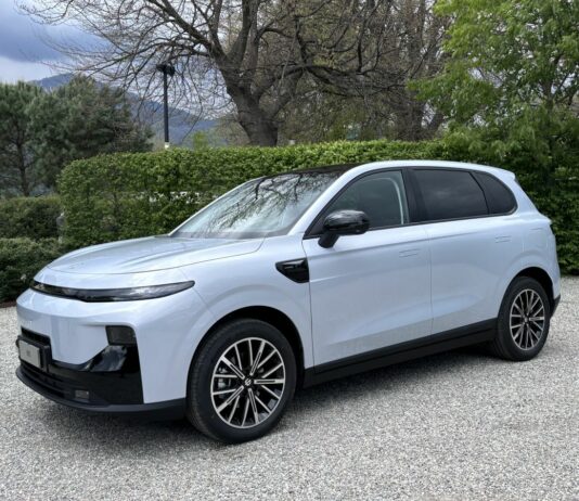 Leapmotor svela la nuova B10 REEV Hybrid con tecnologia Range Extender