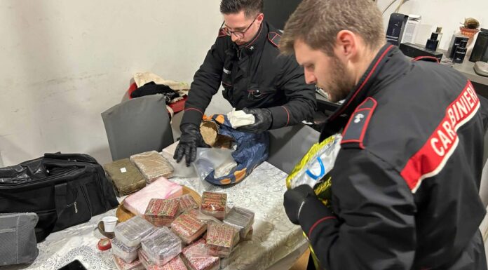Blitz antidroga a Roma, 13 arresti tra Magliana e clan Senese