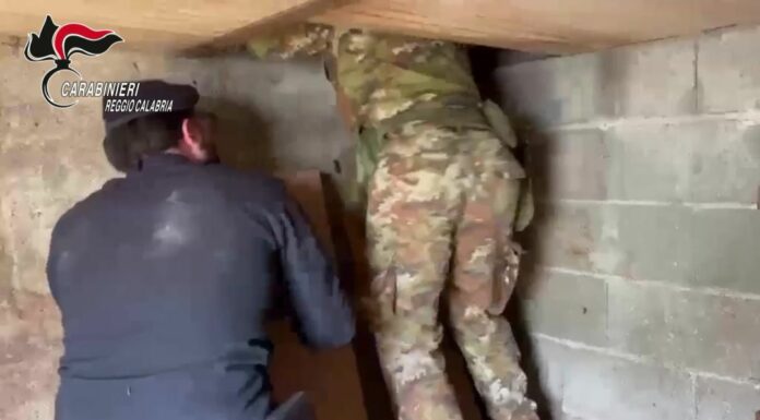 Bunker sotterraneo con serra hi-tech, quattro arresti nel reggino