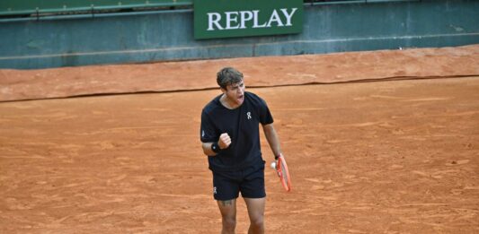 Cobolli batte Zverev e vola in finale a Monaco di Baviera