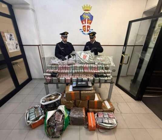 Carabinieri scoprono deposito di droga per 2,5 milioni di euro, 3 arresti a Roma