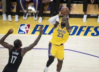 LeBron James trascina i Lakers sul 3-0 contro i Rockets nei playoff Nba, Spurs e Celtics avanti