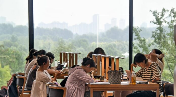 Cina, il tasso di lettura in aumento grazie alla crescita del formato digitale