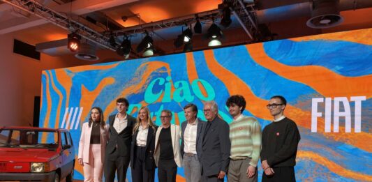 Fiat immagina auto del futuro insieme a giovani designer