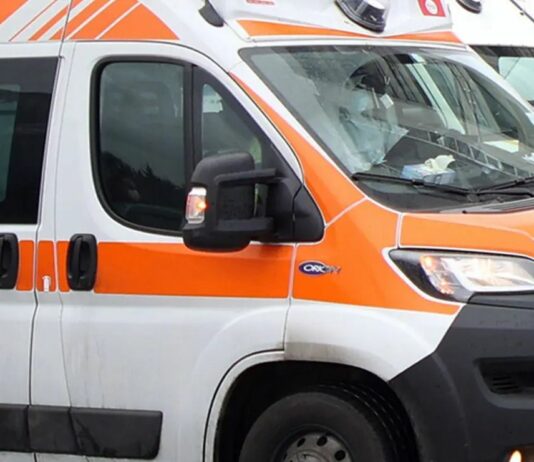 Dramma a Catanzaro, si getta dal balcone con i figli: muoiono mamma e due bimbi