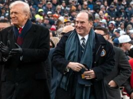 Usa, licenziato il segretario della Marina John Phelan