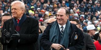 Usa, licenziato il segretario della Marina John Phelan