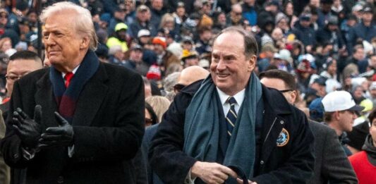 Usa, licenziato il segretario della Marina John Phelan