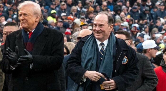 Usa, licenziato il segretario della Marina John Phelan