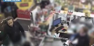 Rapinatore con maschera in silicone incastrato da dipendente, arrestato a Roma