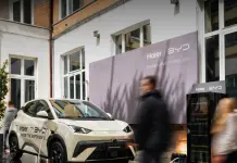 Quando l’auto elettrica fa il bucato, l’ironia BYD alla Milano Design Week