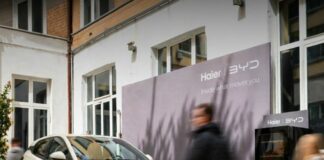 Quando l’auto elettrica fa il bucato, l’ironia BYD alla Milano Design Week