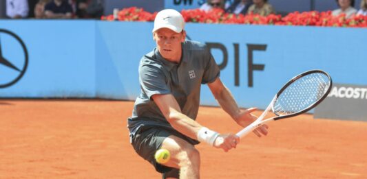 A Madrid esordio complicato ma vincente per Sinner