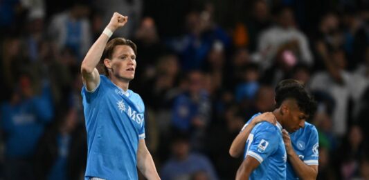 Poker alla Cremonese, il Napoli rimanda la festa scudetto dell’Inter