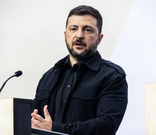 Ucraina, Zelensky “Attacchi russi questa notte con 4 morti e decine di feriti”