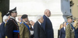 25 Aprile, Mattarella depone una corona di alloro all’altare della Patria