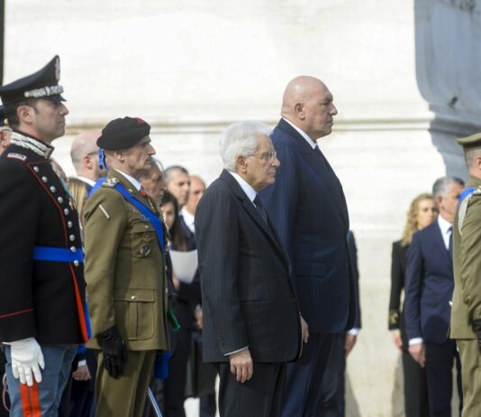 25 Aprile, Mattarella depone corona di alloro all’altare della Patria