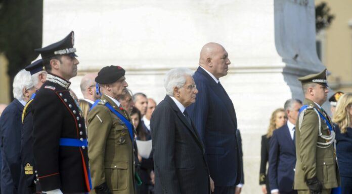 25 Aprile, Mattarella depone una corona di alloro all’altare della Patria