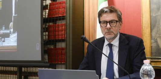Dfp, Giorgetti “Ridotto il deficit senza manovre restrittive. Se faremo lo scostamento, sarà per gli italiani”