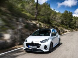 Mazda2 Hybrid 2026, aggiornamenti su design, comfort e sicurezza