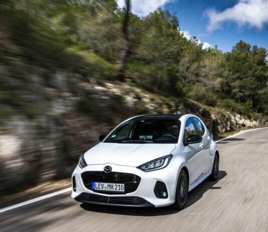 Mazda2 Hybrid 2026, aggiornamenti su design, comfort e sicurezza