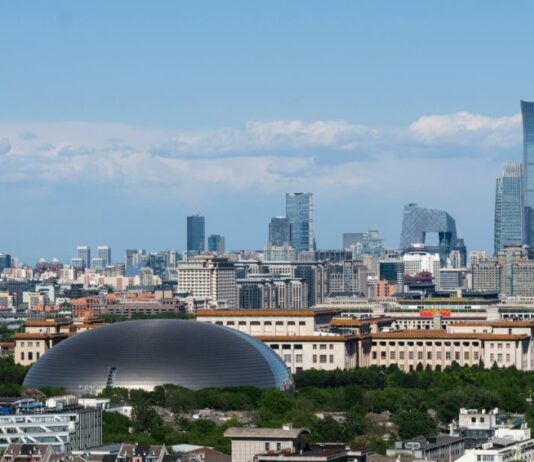 La Cina approva una legge per rafforzare il sistema di assistenza sociale