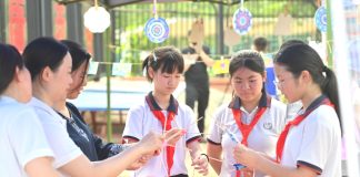 Cina: iniziano i festeggiamenti per il Sanyuesan Festival (3)