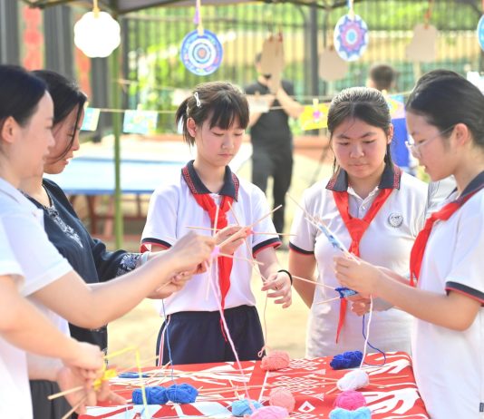 Cina: iniziano i festeggiamenti per il Sanyuesan Festival (3)