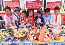 Cina: iniziano i festeggiamenti per il Sanyuesan Festival (1)