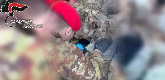 Armi nascoste tra le pietre, scoperto un deposito clandestino in Aspromonte
