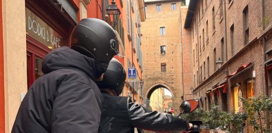 Rapine in centro a Bologna, 19enne fermato dalla Squadra Mobile
