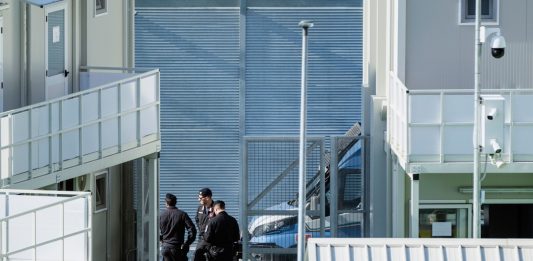 Avvocato Corte di giustizia Ue “Cpr in Albania conformi alle norme, ma tutelare i diritti dei migranti”. Meloni “Persi due anni per letture forzate”