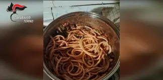 Organizza cena romantica e narcotizza pensionato per derubarlo, arrestati a Torino una donna e il suo complice